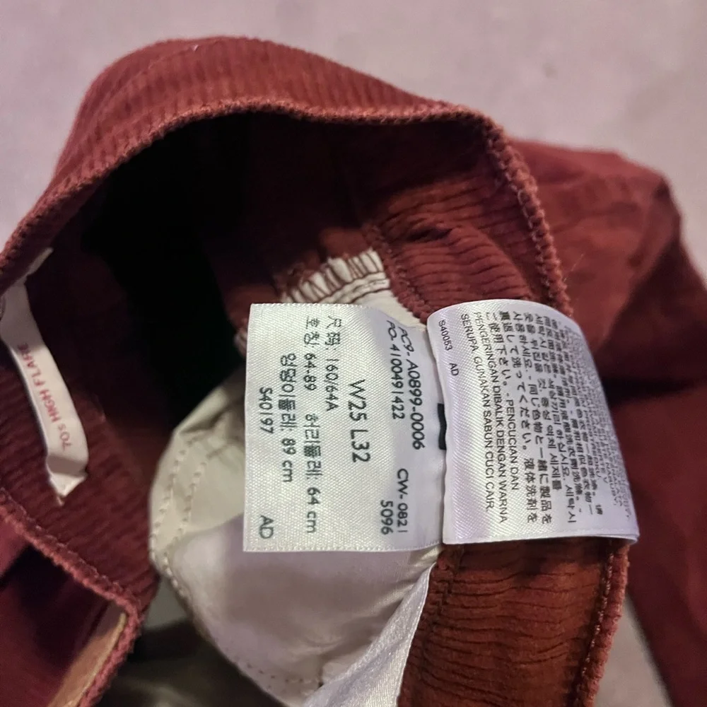 Levis Flared Burgundy Corduroy Pants - Picture 4 of 6